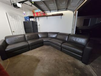 🛋️ Chateau d’Ax Leather Sectional – Excellent Condition