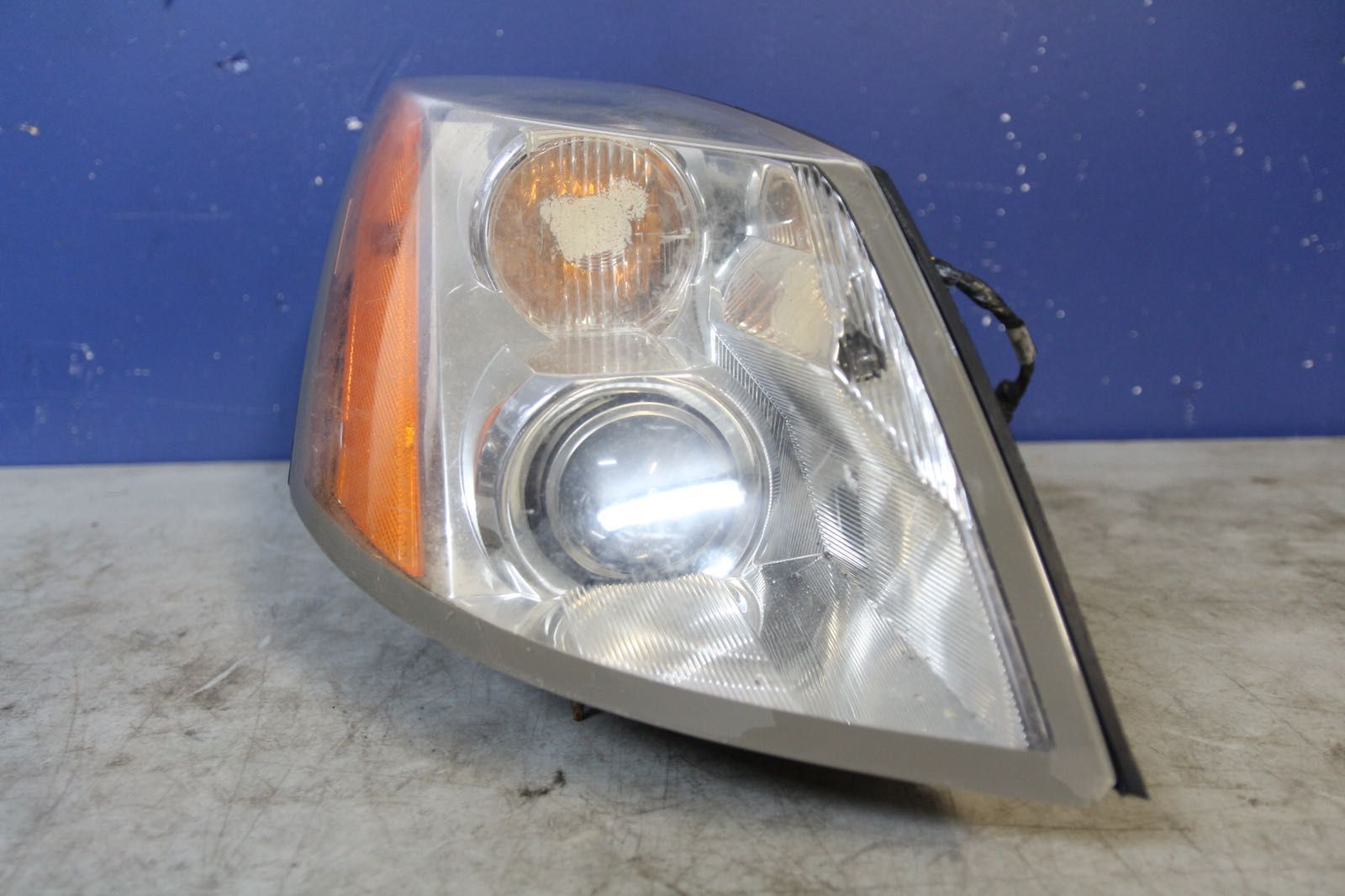 2004-2008 Cadillac Xlr right hid headlight out price 1 penny only with offers