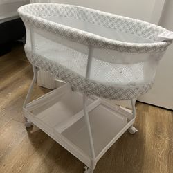 Delta children Bassinet 