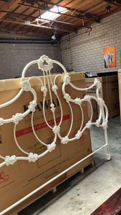 Elliott’s Designs California King Bed – Made in USA