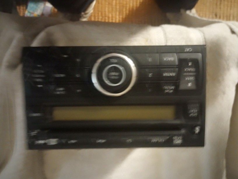 NISSAN JUKE FACTORY RADIIO CD PLAYER