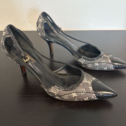 Louis Vuitton heels size 8
