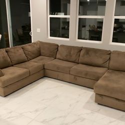 Large Microfiber Sectional Couch + DELIVERY  🚛