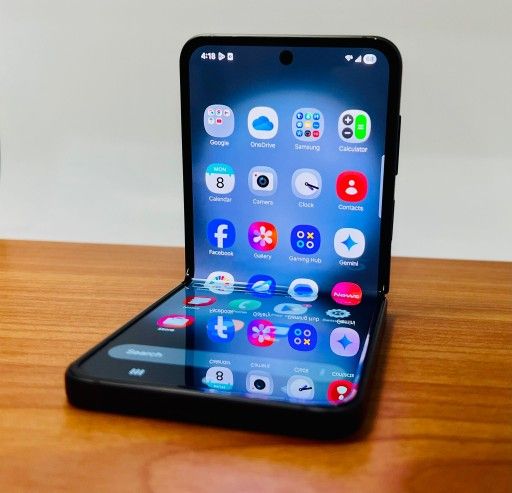 Samsung Galaxy Z-FLIP 5 256GB UNLOCKED Fully Functional