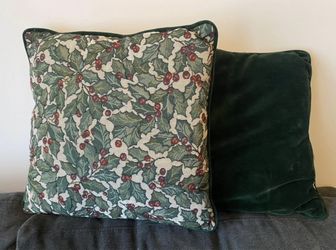 Holly decorative pillows (pair)