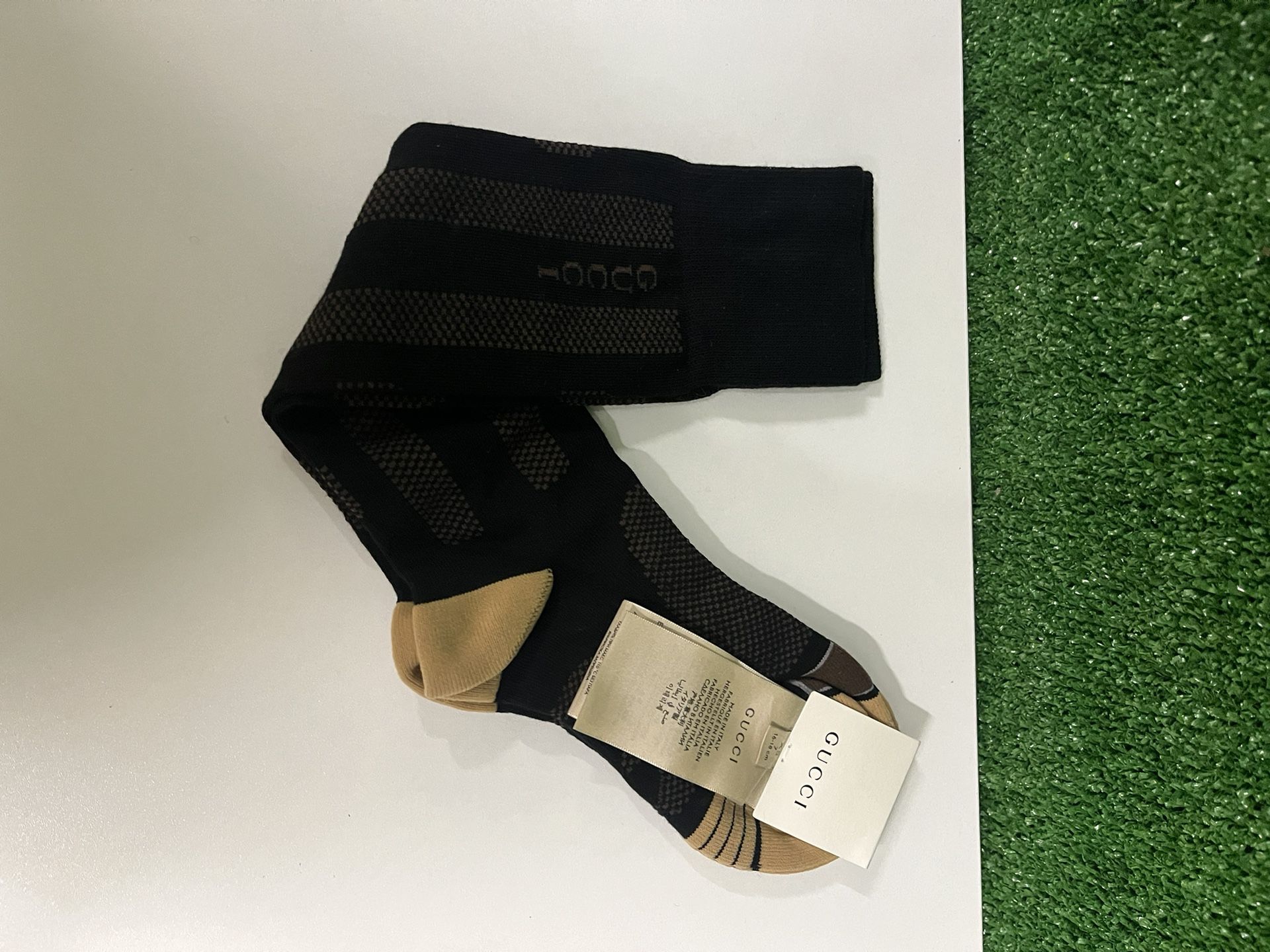 Gucci Black And Beige Socks Size 7 NWT Brand New 