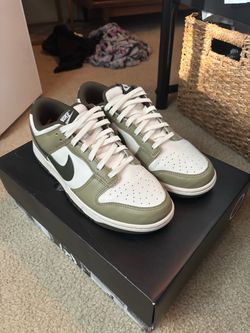 Nike low dunks size 9.5