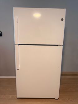GE Top-Freezer Refrigerator White