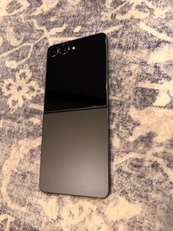 Unlocked Samsung Galaxy Z Flip 7 (Black) 256GB - Great Condition