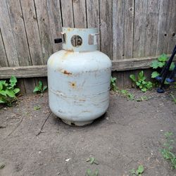 PROPANE  TANK  3/4  FULL 