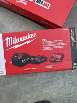Milwaukee m18 Redlithium System Starter Pack