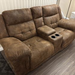 Reclining loveseat