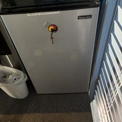 Magic chef Mini Fridge 3.5 Cu Ft 