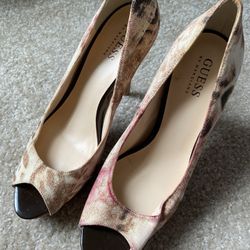 Guess Pumps - Size 7