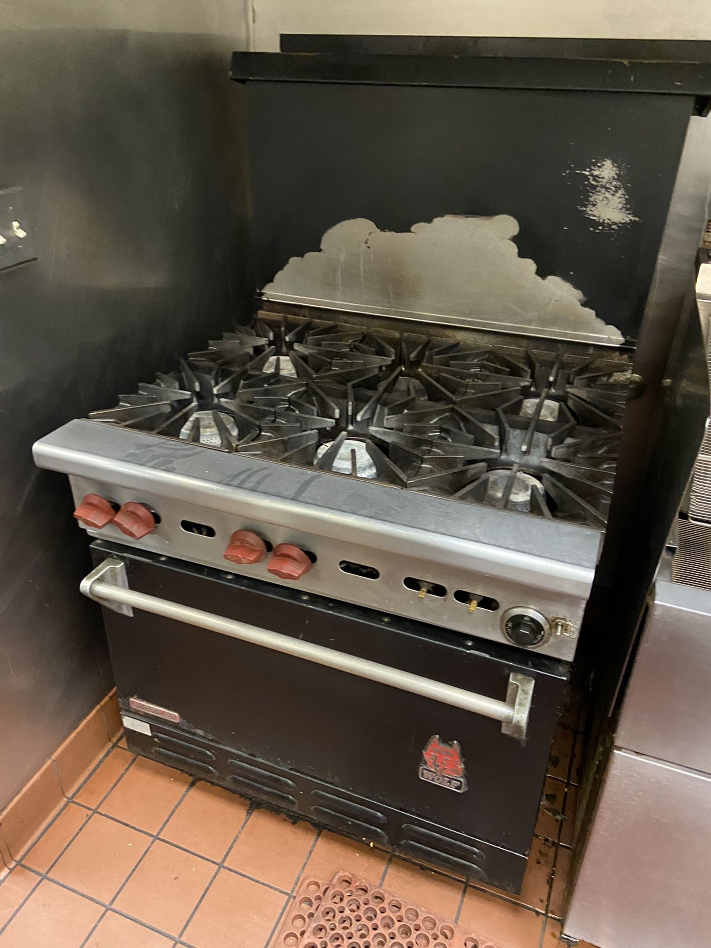 Wolf Range 34” Challenger 6 Burner Range With Oven