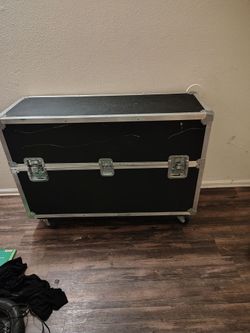 Heavy-duty carrying case