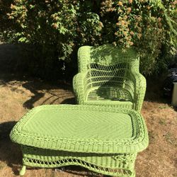 Wicker Oversized Chair And Table 