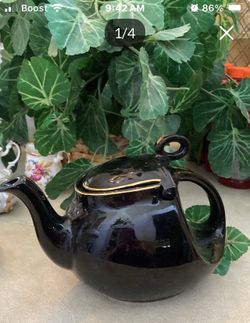 “Hall”China teapot,