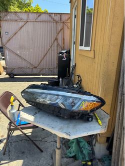 Honda civic LEFT USED OEM HEADLIGHT (2022-2025)
