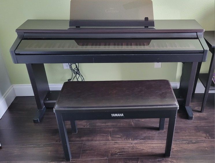 Yamaha Clavinova CLP-123 Digital Piano With Bench for Sale in 