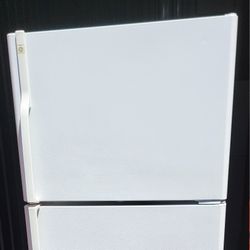 REFRIGERATOR .  110 V FRIDGE EXCELLENT CONDITION AND SUPER CLEAN 