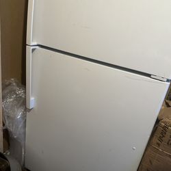 Vissani Garage Ready Refrigerator 