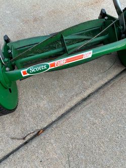 old-fashioned Scott, turf grass cutter