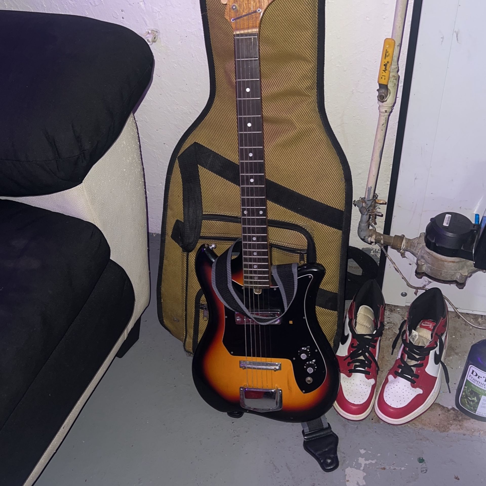 Electric Amp Guitar