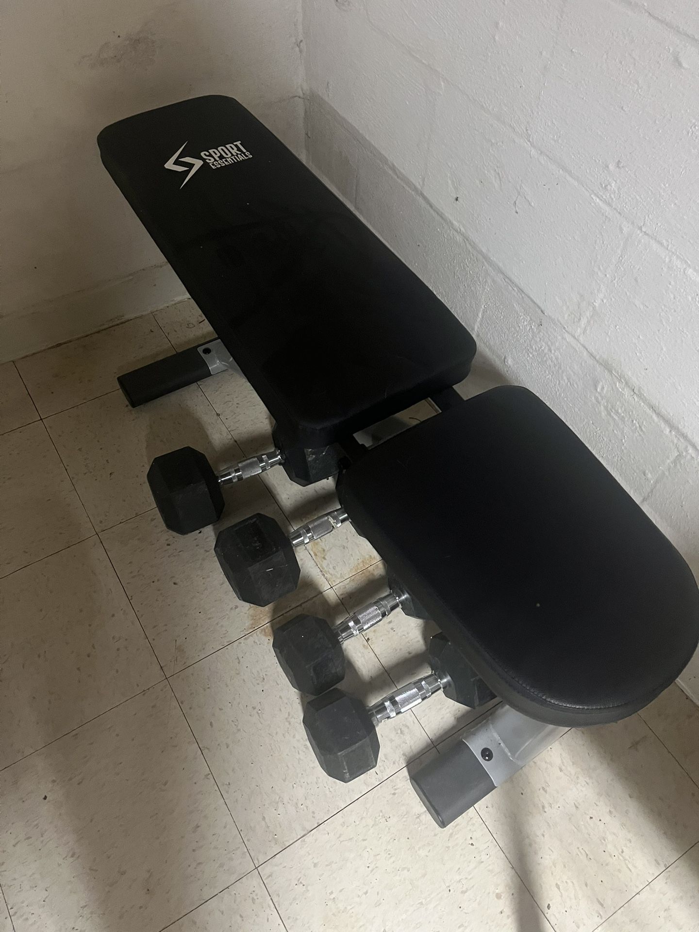 Adjustable Weigh Bench with 2 Dumbbell Sets
