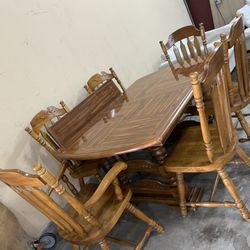 Dinnig Table 6 Chairs 