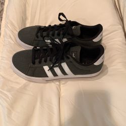 Adidas Sneaker Men’s Size 9 New 
