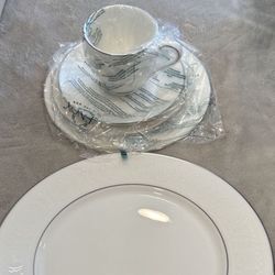 New 10  5 Piece Sets Of Hannah Platinum Lenox China