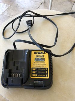 Dewalt Battery Charger DCB112 12v/20 Max Lithium ION, Cargador para baterías Dewalt de 12 a 20 Voltios.