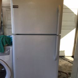 Frigidaire Top -Freezer Refrigerator