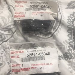 2 Retainer/er Bumper And Rubber Plugs 