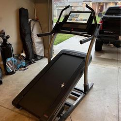 Nordictrack X22i commercial Treadmill (retail: $3,000)