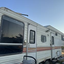 5th Wheel Trailer For Pick Up 