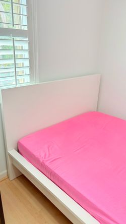 Full size platform bed