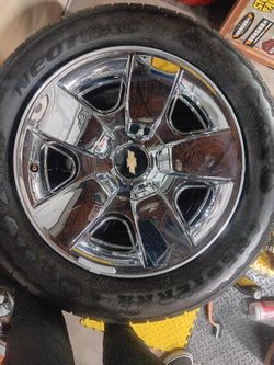 275/55R/20  Chevy Rims With Tires
