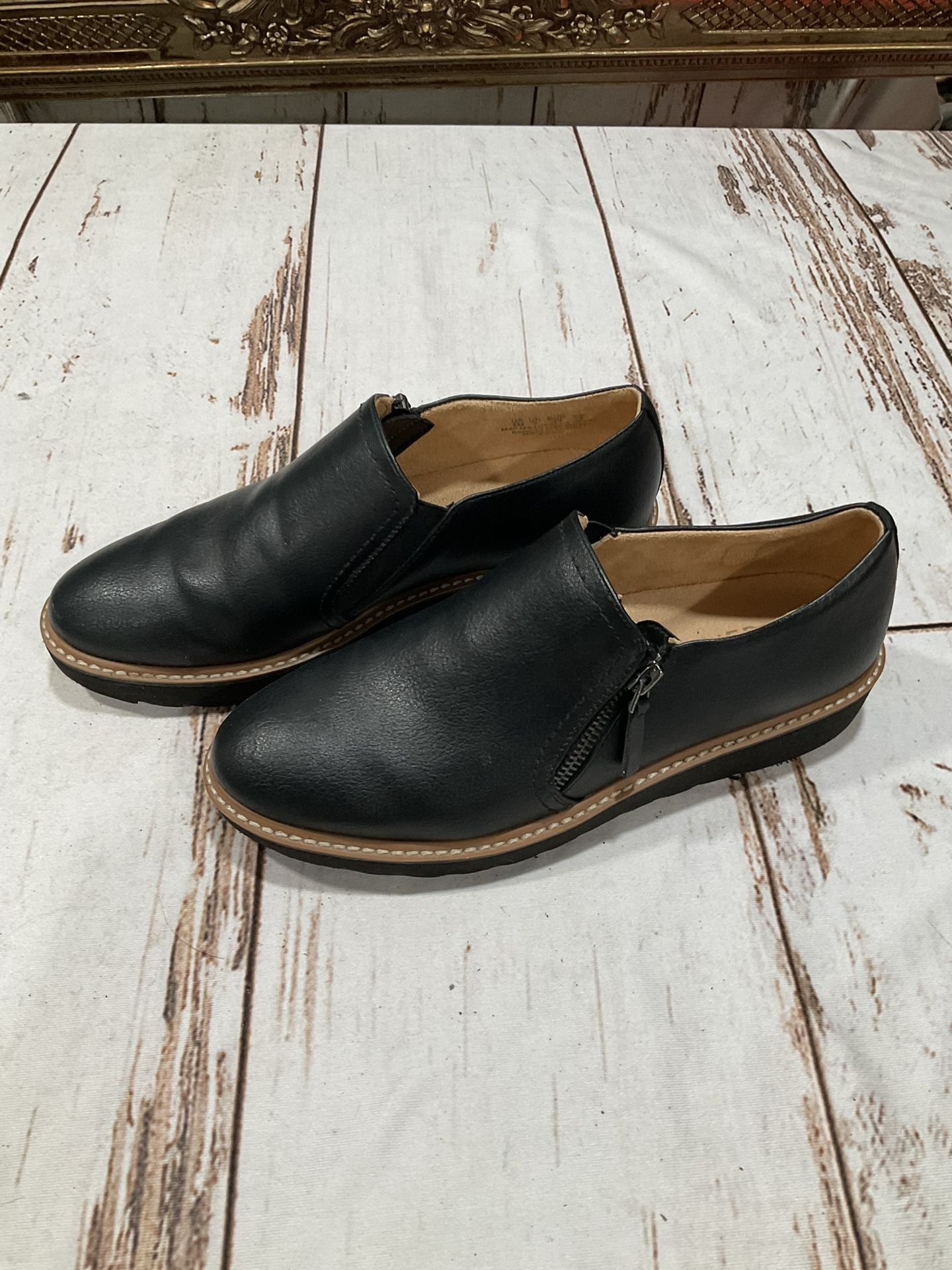 NWOT NATURALIZER WOMENS EDNA BLACK FAUX LEATHER FLAT SHOES