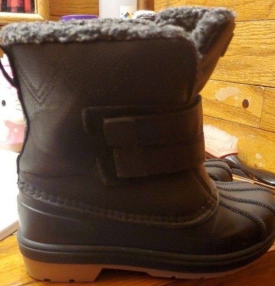 Kids snow boots size 12