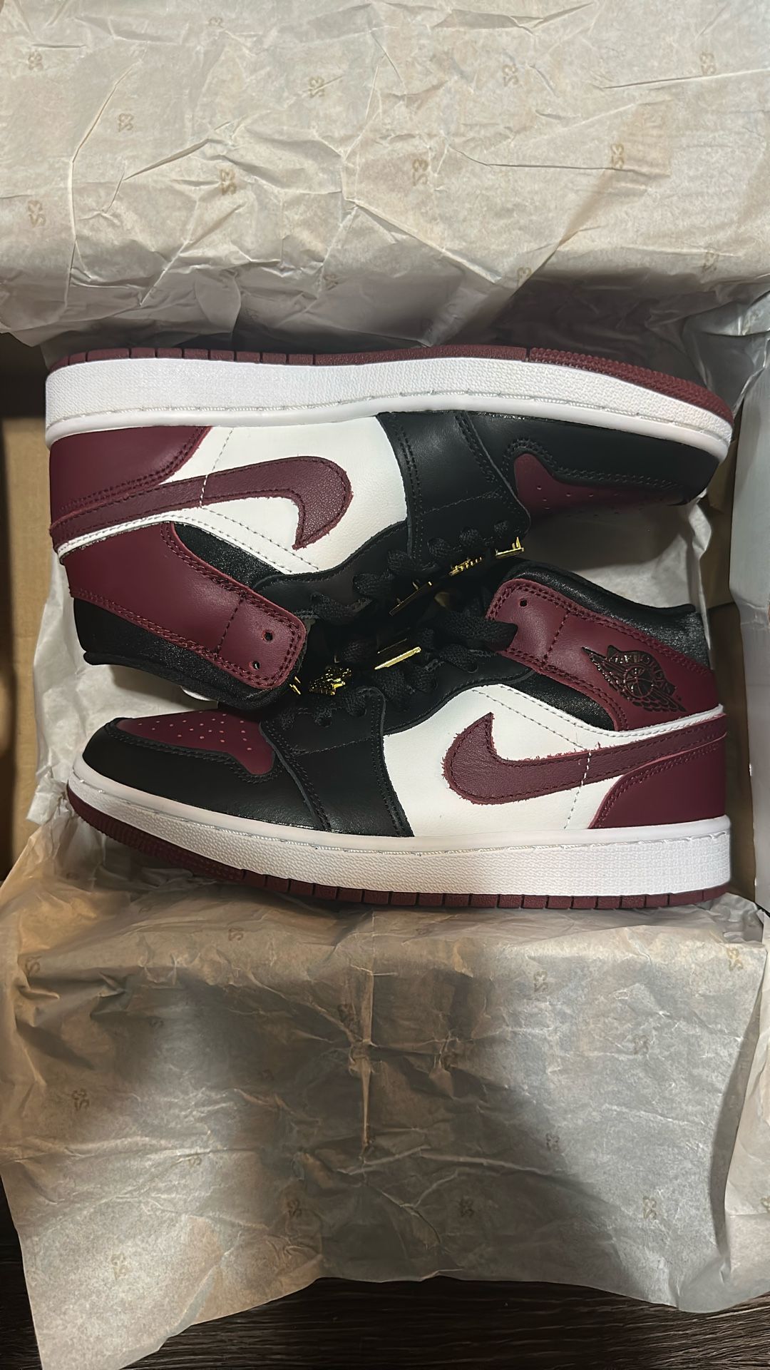 Jordan 1 Retro Mid, Size 6.5 Woman, NEW