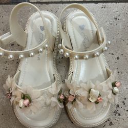 Like new girls Floral Pearl Embellished Sandals size 3