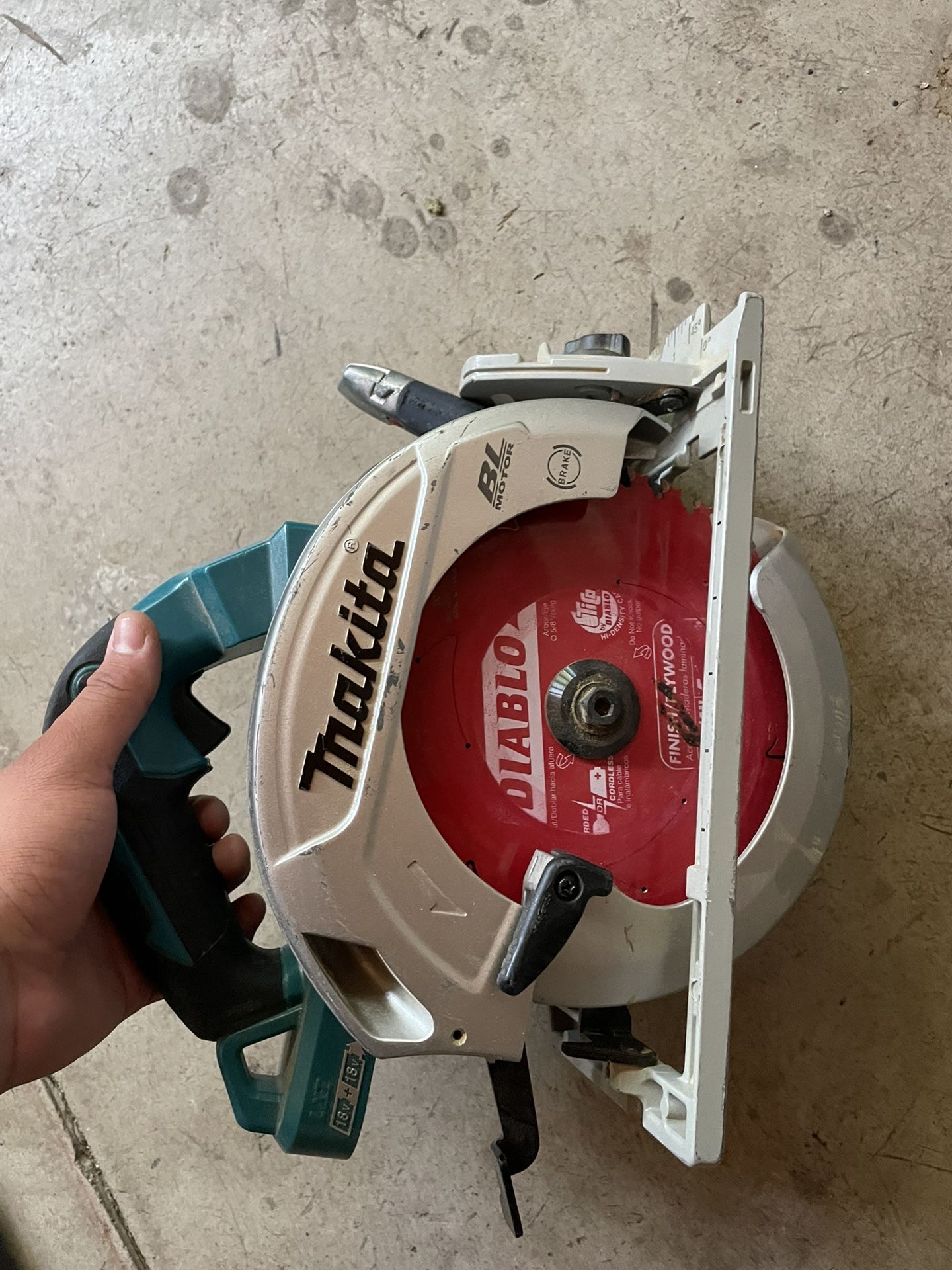 Brand new barely used makita chips 36v with blade included