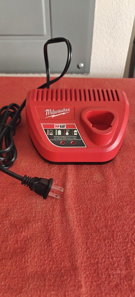 Milwaukee M12 Charger