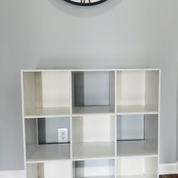 9-section shelves for books and toys