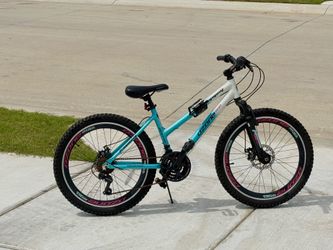 Ozone 500 24” Girls’/Youth Mountain Bike – Good Condition