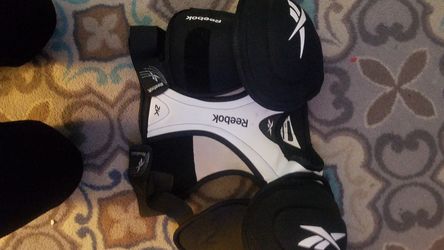 Hockey shoulder pads size adult small