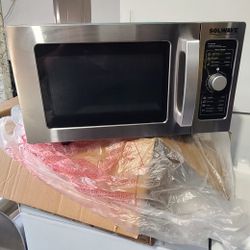 Solwave Stainless Steel Commercial Microwave with Dial Control - 120V, 1000W 0.9 cu. ft. capacity accommodates (1) 1/2 size 6"