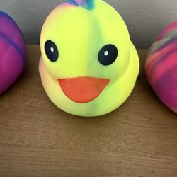 BRAND NEW IN BOX SQUEEZY Squishy Tie Die Jumbo Rubber Duck Squeezy Toy Stress Relief